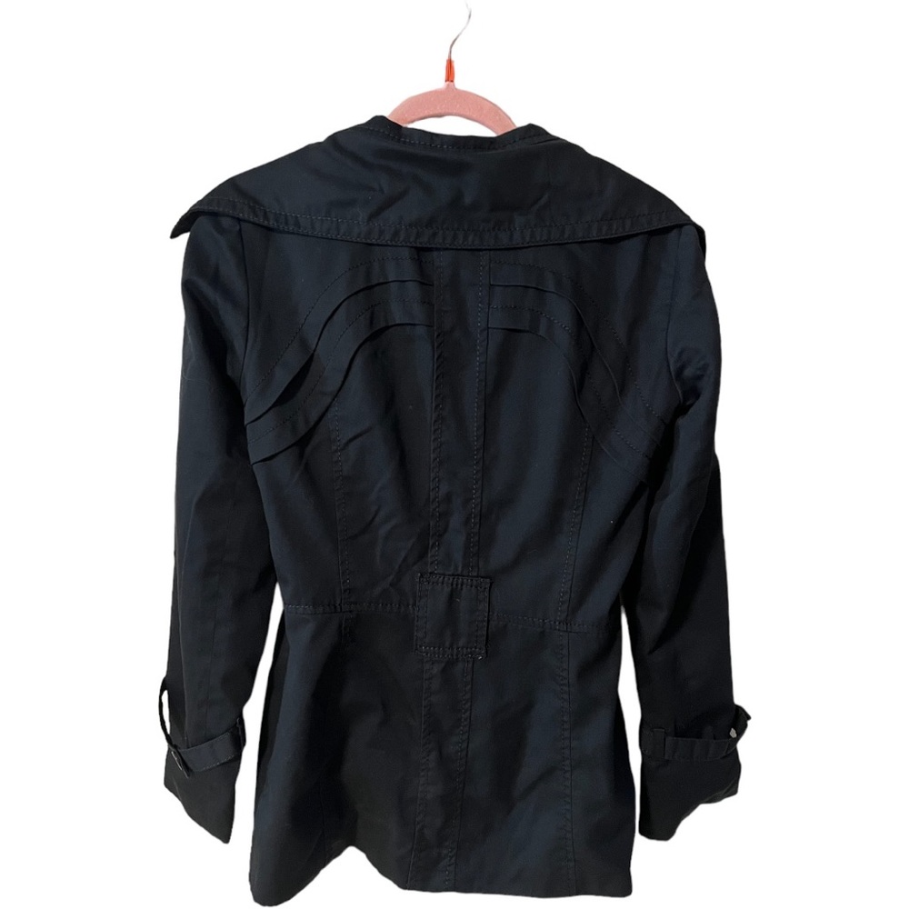 A Vero Moda jacket in size medium - Picture 5 of 6